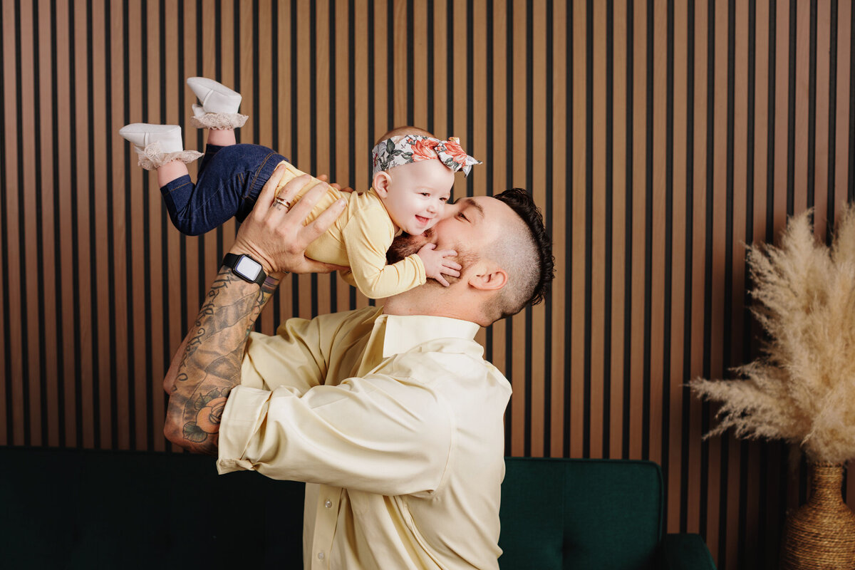 NWA family photographer, Northwest Arkansas best family photography, family portraits near me, professional family photos, family photography packages