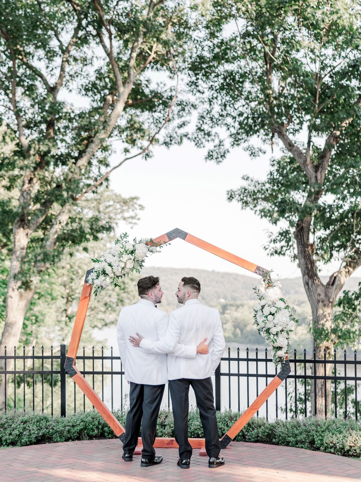 amberworks-floral-design-wedding-saint-clements-castle-portland-ct-1