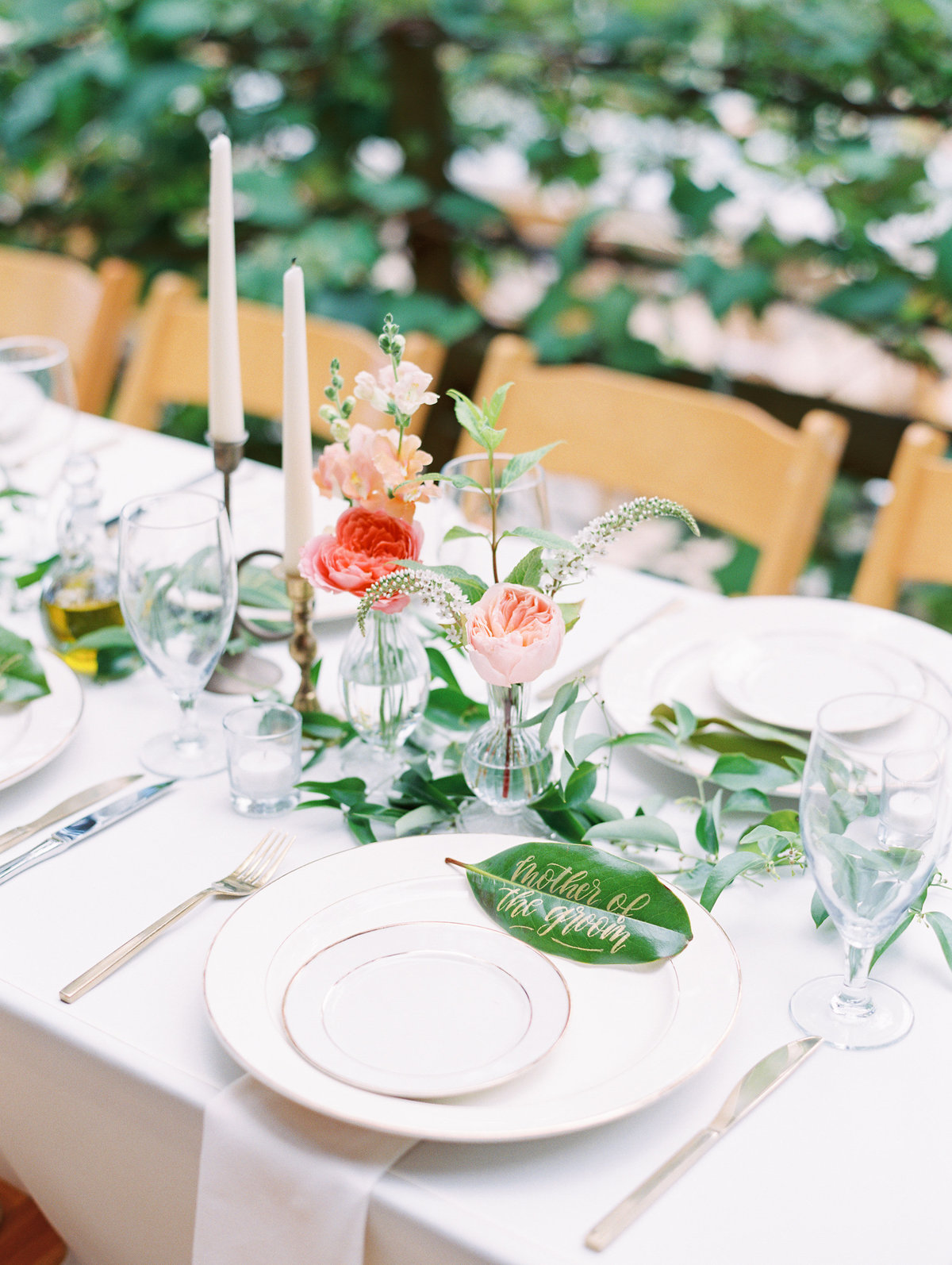 place setting at vista hills vineyard