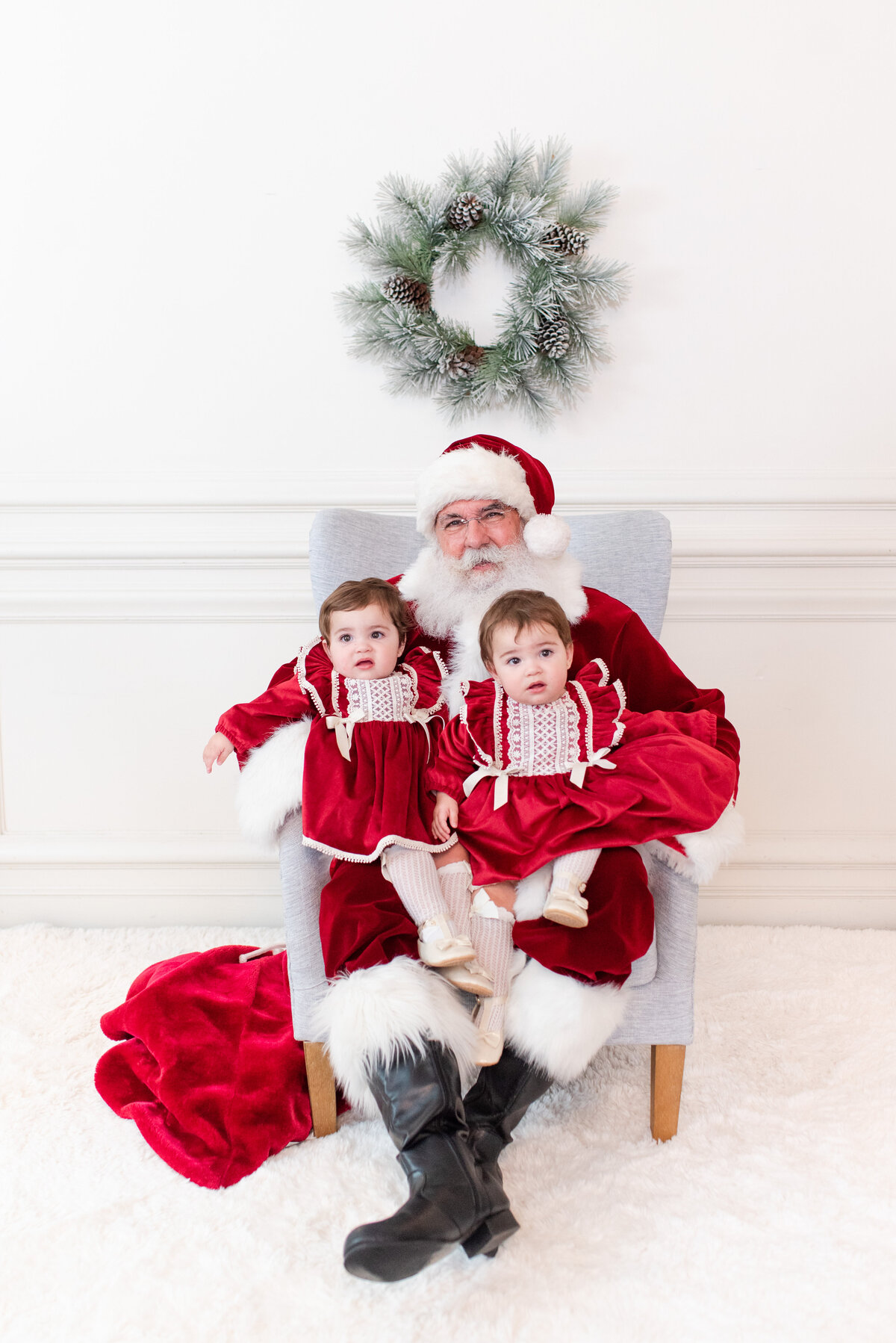 Gallery-2022_11-05 Christmas Minis with Santa Lauren Family M Suarez Photography 27MSuarezPhotography