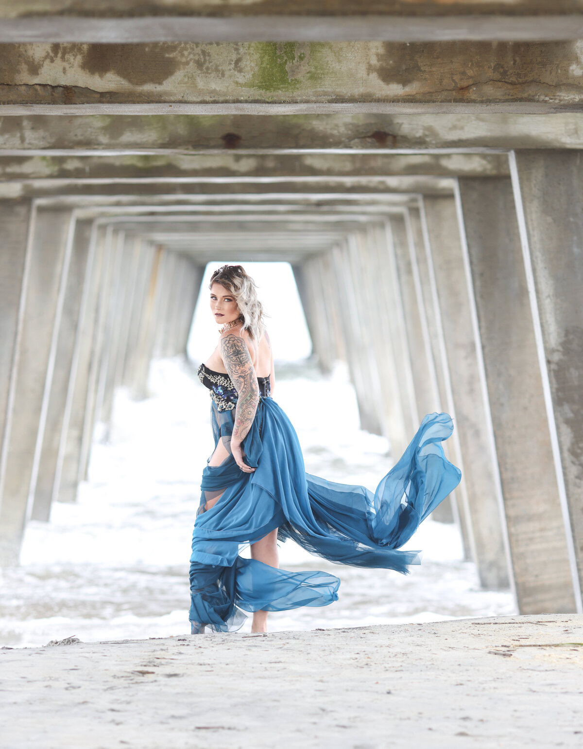 savannah-glamour-flowy-dress-portraits-on-the-beach-06