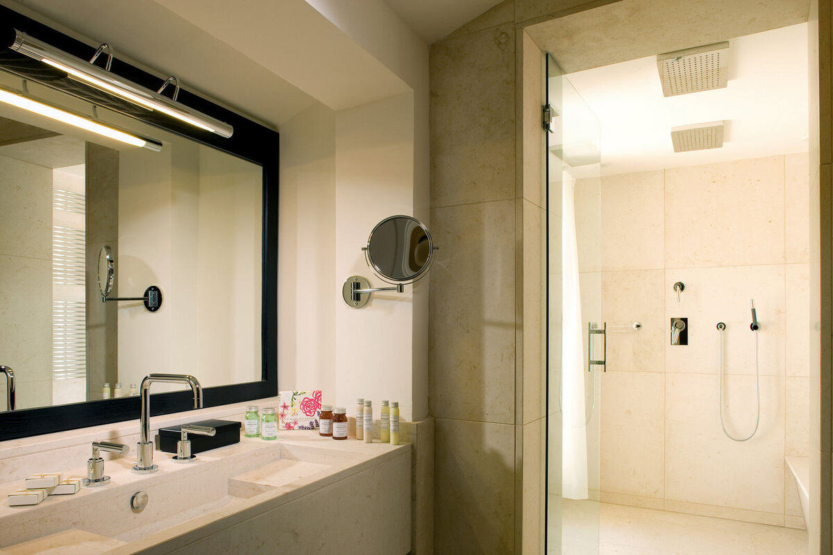 Waterstone - Palazzo Seneca- Norcia - Luxury Boutique Hotel - Junior Suite 210 - bathroom
