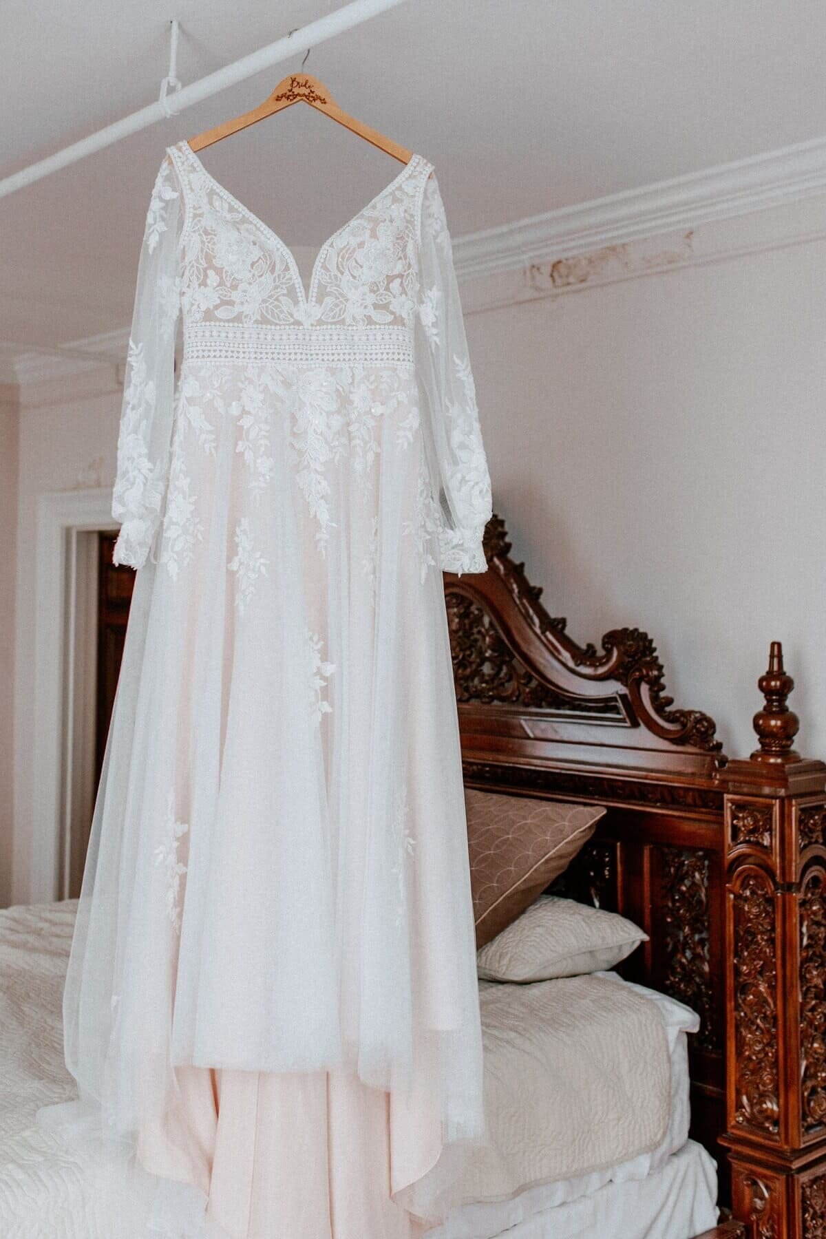 1-kara-loryn-photography-wedding-dress