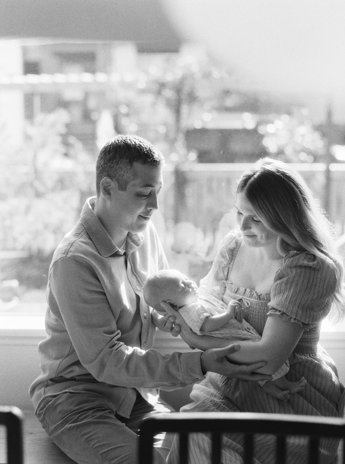 black-white-film-newborn-lifestyle-photos-9