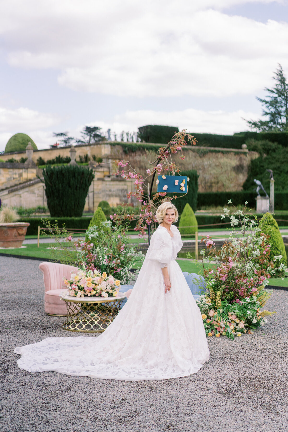 bride portrait at blenheim palace
