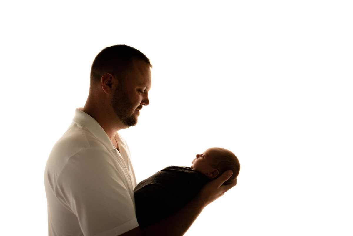 father and son silhouette newborn photographer northeast fort wayne bluffton indiana
