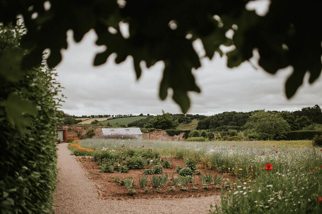 Issy-and-Bella-Floral-Design-Wedding-Florist-Herefordshire-Broadfield-Court-j&N6