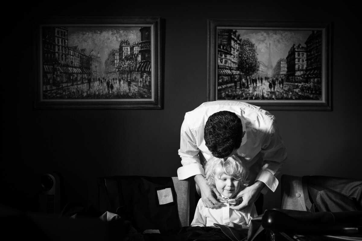 Two-wedding-photographer-team-1044