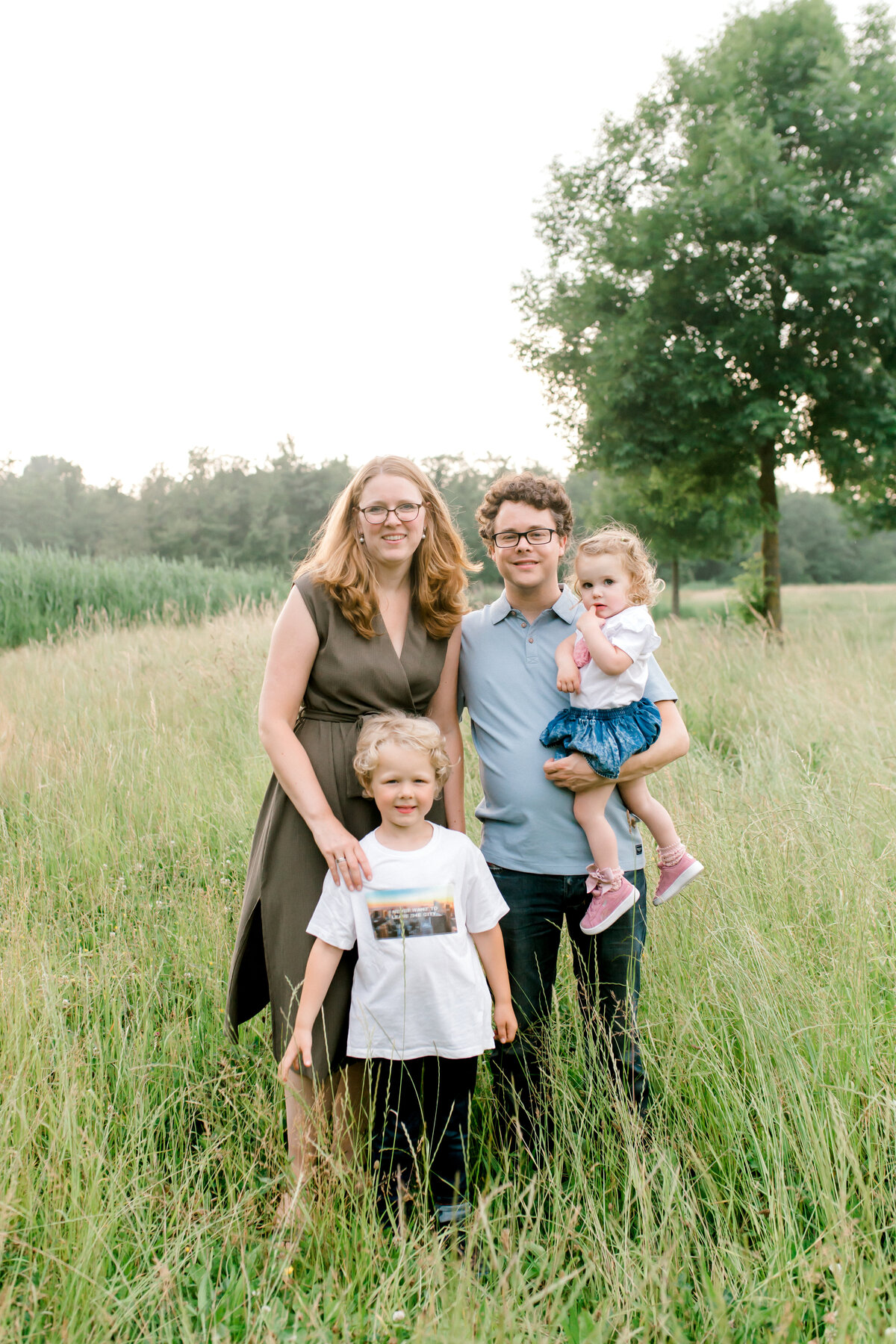 Sharona Sprong fotografie gezinsshoot gezin Wognum Hoorn Enkhuizen aan zee duinen Noord-Holland familie Streekbos