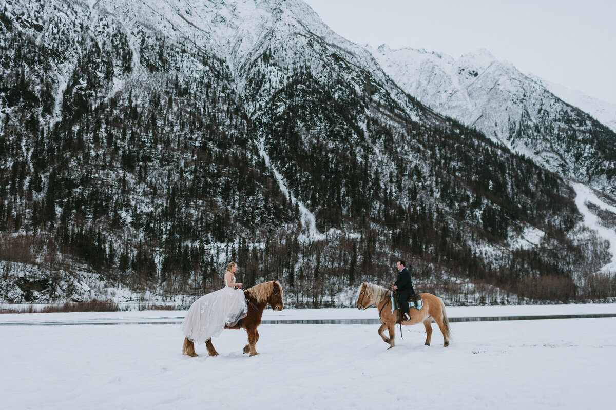 alaska-horse-adventures-horse-elopement-donna-marie-photography7