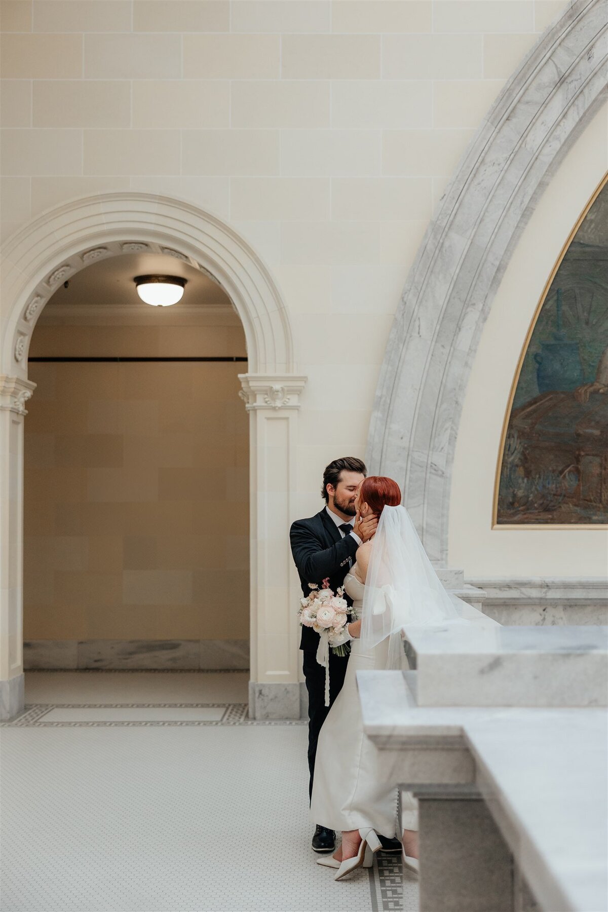 museum couples photography