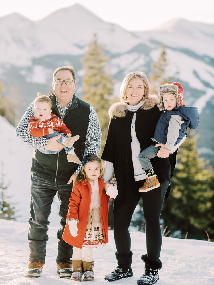 Colorado-Family-Photography-Vail-Mountaintop-Winter-Snowy-Christmas-Photoshoot17