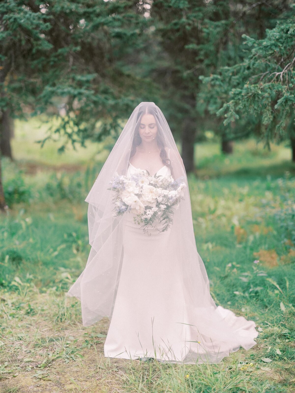 calgary-wedding-photographers-nicole-sarah-fairmont-chateau-lake-louise-AC-383_websize (1)