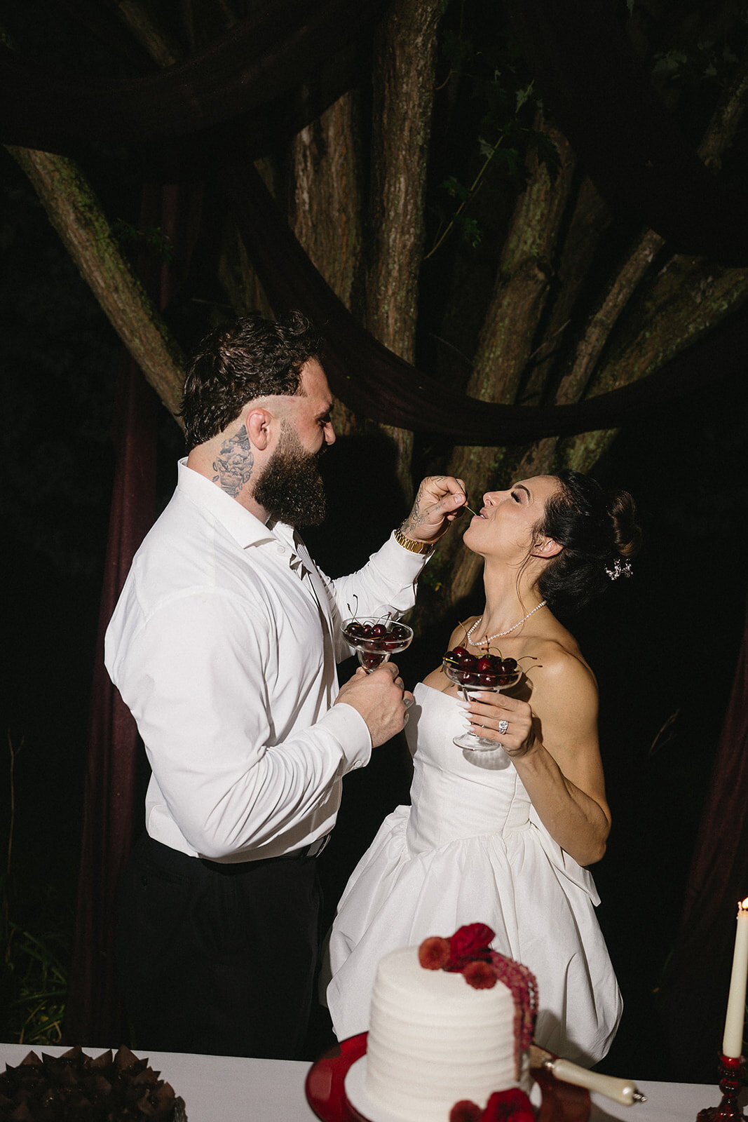 editorial-bride-groom-cake-cutting-1