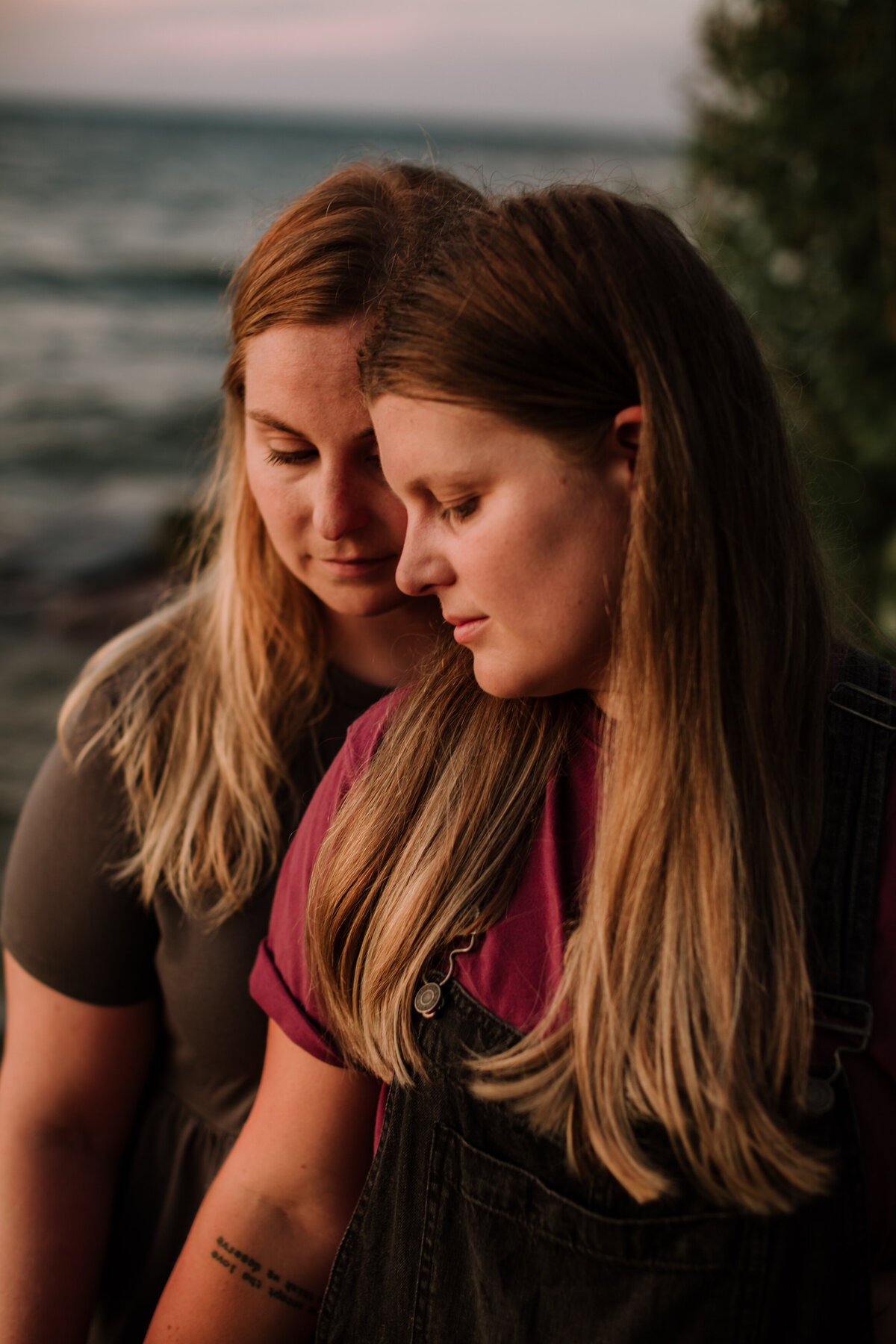 brianna-chelsea-summer-engagement-sunset-niagara-4