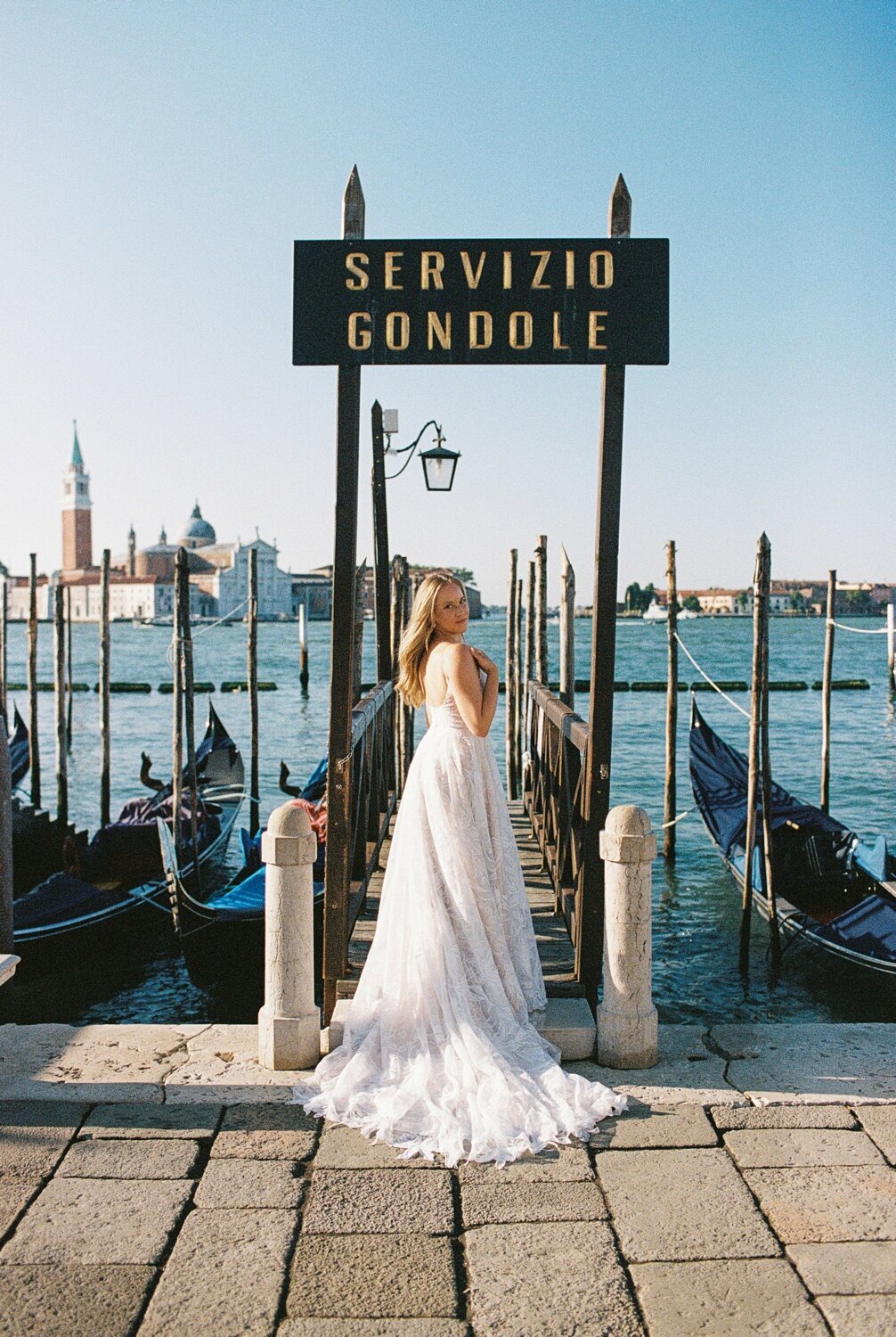 venice-elopement-photographer-editorial-film-35mm-wedding-fashion_0167