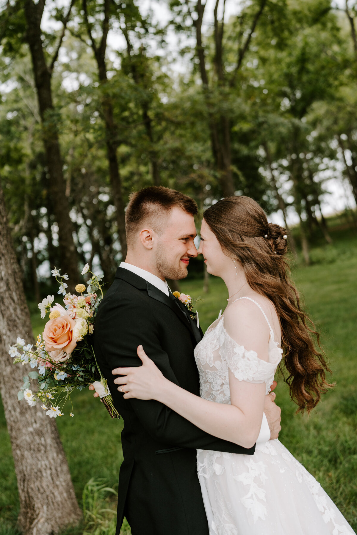 kraber-the-gathering-grounds-iowa-wedding-24