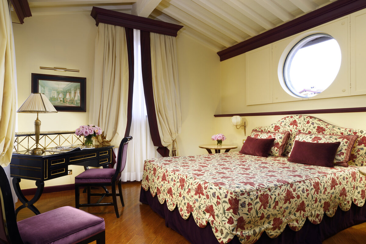 Waterstone - Hotel Santa Maria Novella - Florence - Italy - Luxury Boutique Hotel - 601 Bedroom suite honeymoon suite