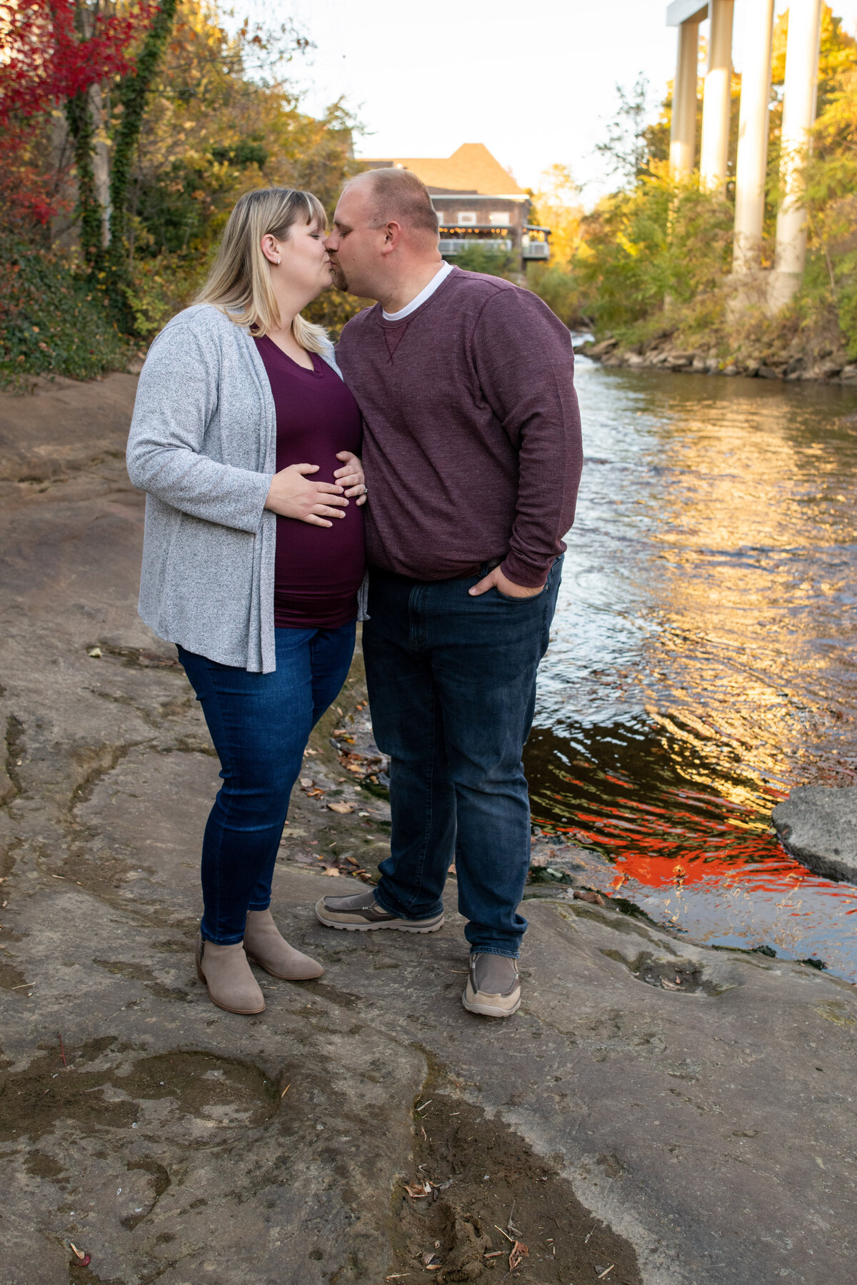maternity-photographer-couple-by-river-cuyahoga-falls