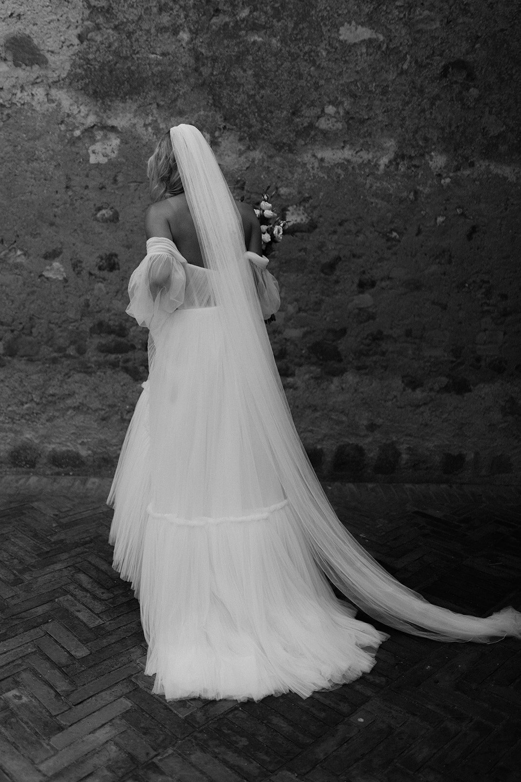 black and white photography of a bride in Tuscany