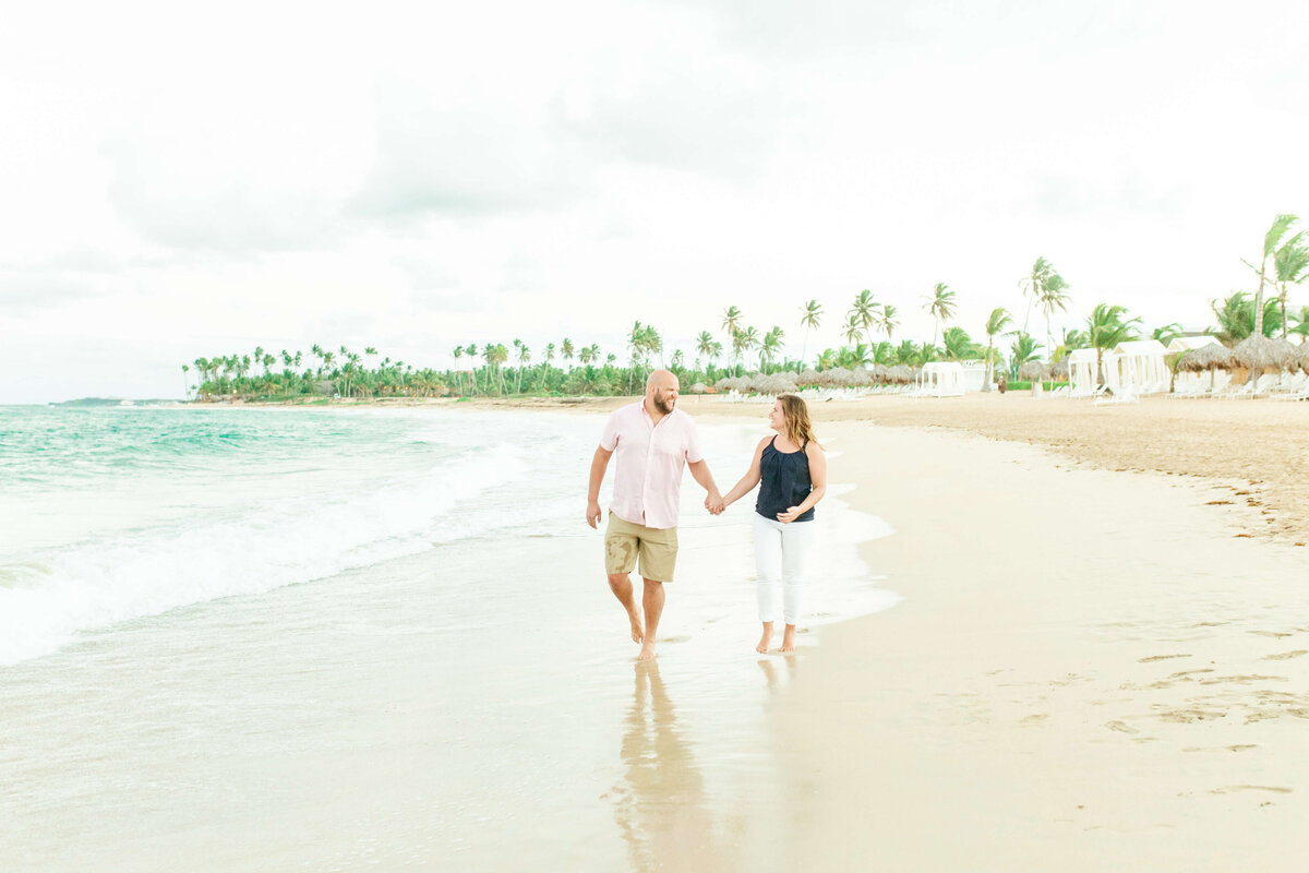 Destination-Engagement-Photos-on-beach-by-Bethany-Lane-Photography-1