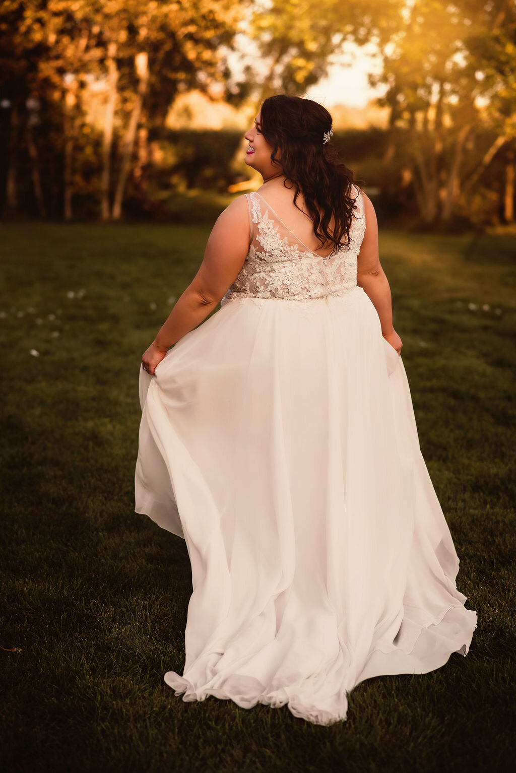 Vesper-and-Vow-Bemidji-Minnesota-wedding-and-elopement-photographer-coordinator-planner-warm-moody-sunset-bridal-portrait