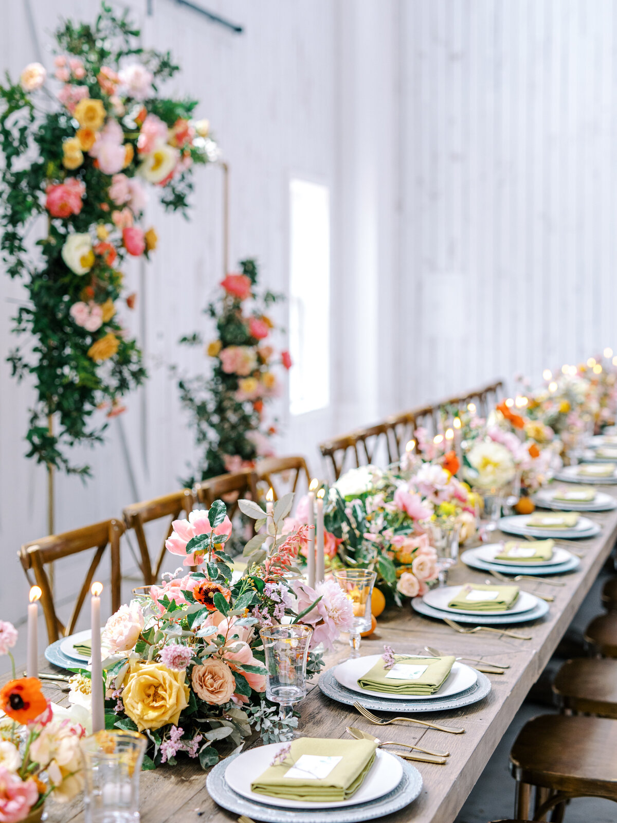 max-owens-design-bright-summer-wedding-16-long-table