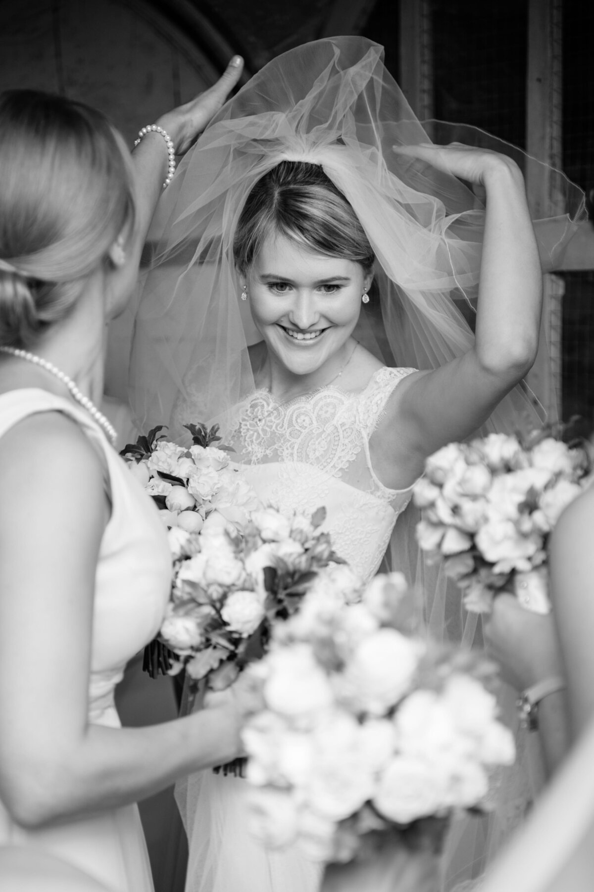 Two-wedding-photographer-team-1019