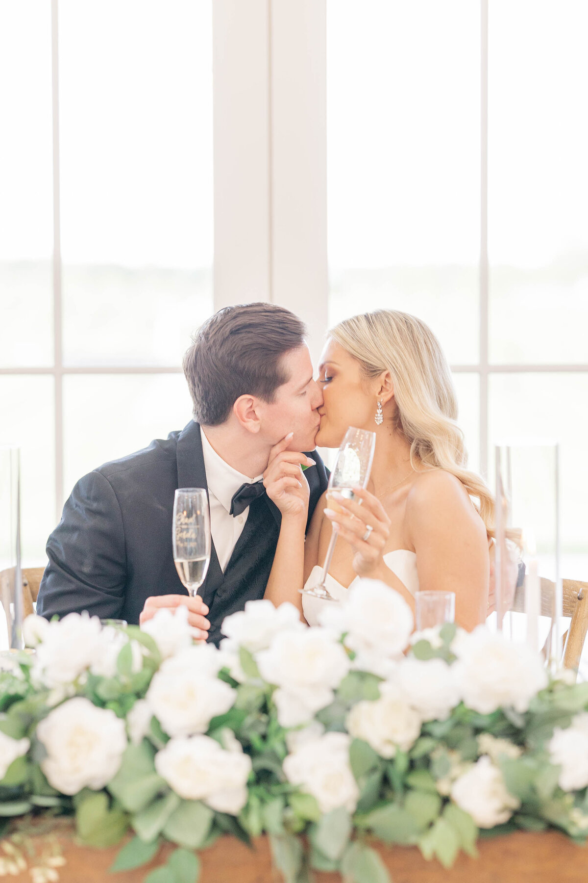 romanticsweethearttablefortwoatprovidencevineyard