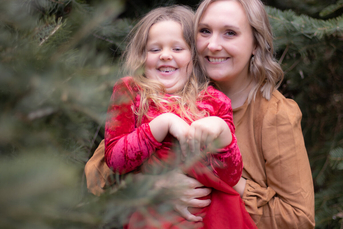 2022Christmas-in-the-trees_family-photography_renees-photography-designs_natural-lights_SM-2332