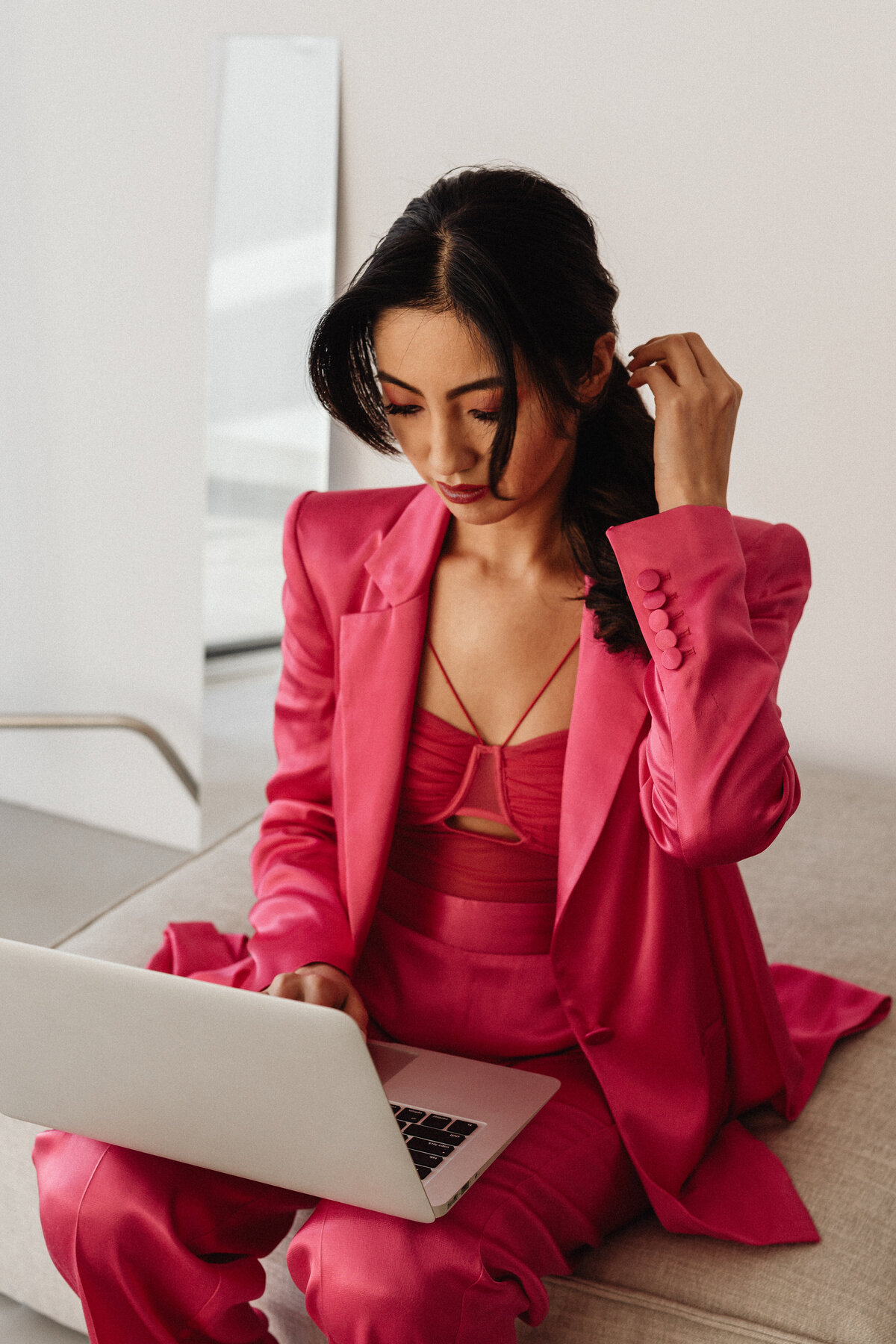 kaboompics_elegant-asian-businesswoman-in-satin-suit-focused-on-laptop-work-elegant-asian-businesswoman-in-satin-suit-focused-on-laptop-work-32074