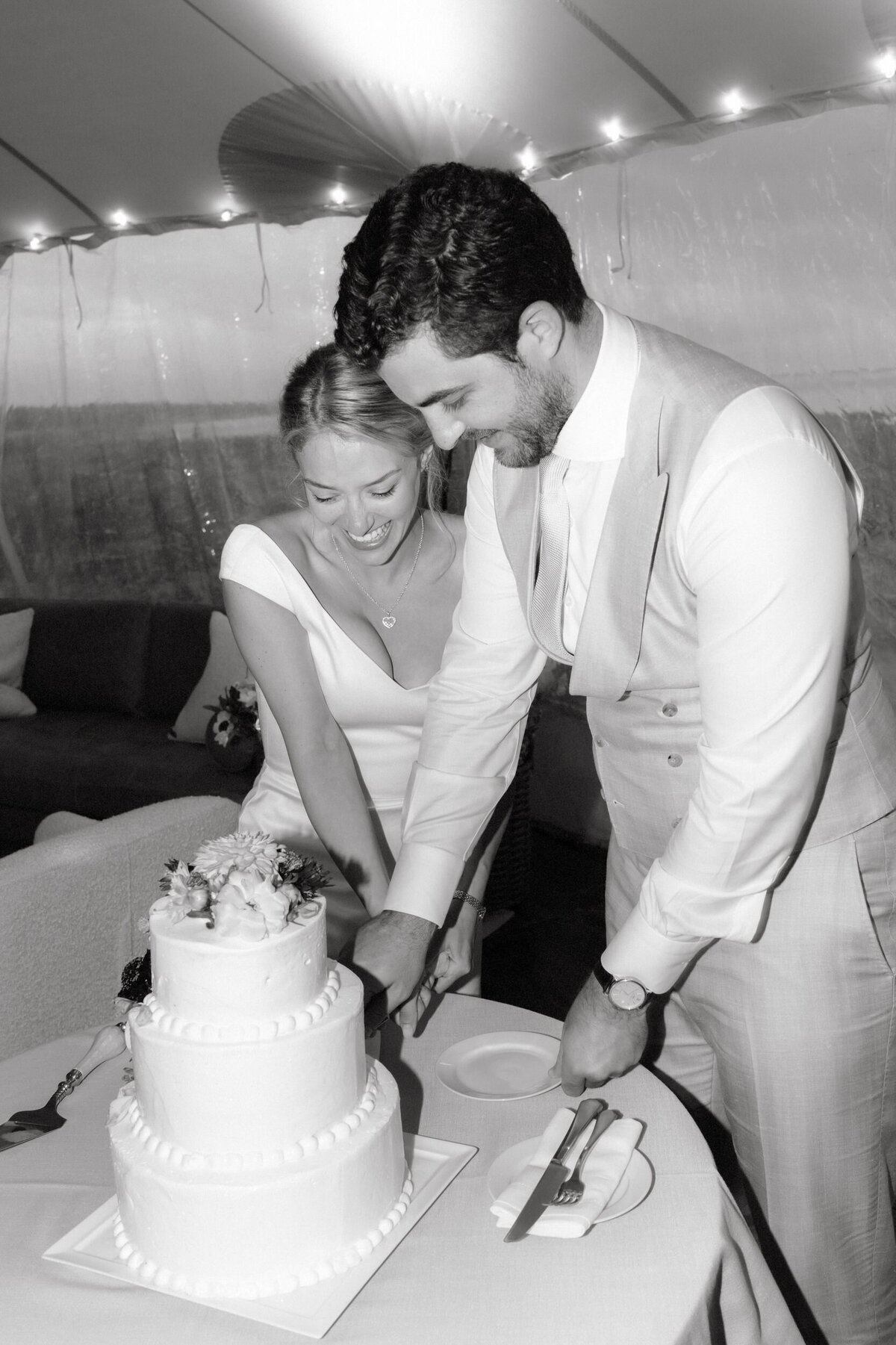 Wauwinet_Nantucket_Wedding_LevKuperman_088