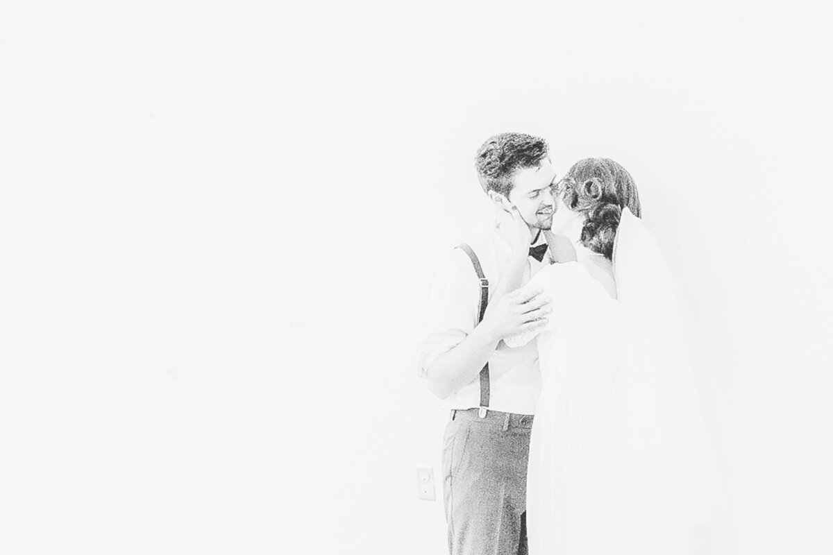 wedding photos | Iowa wedding photographer | Iowa Photographer | Playlife | Cedar Rapids | Iowa City | Kalona | Alaynna Ann Schwartz-69