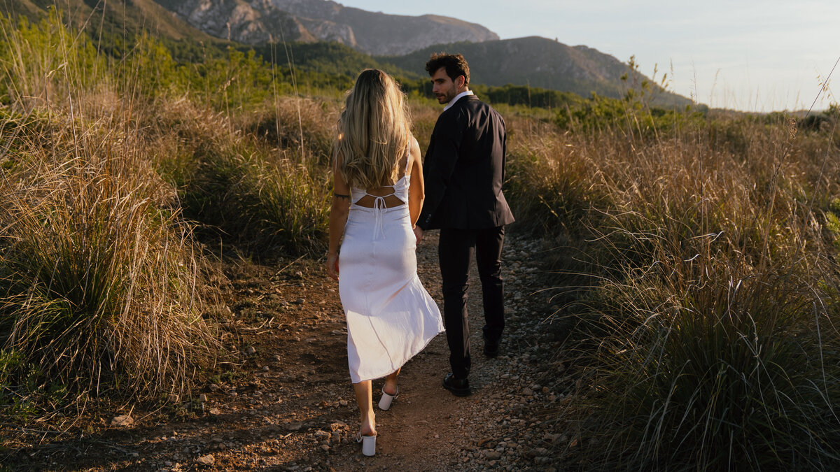 Malloraca Couple GARDEN WALK POST-7