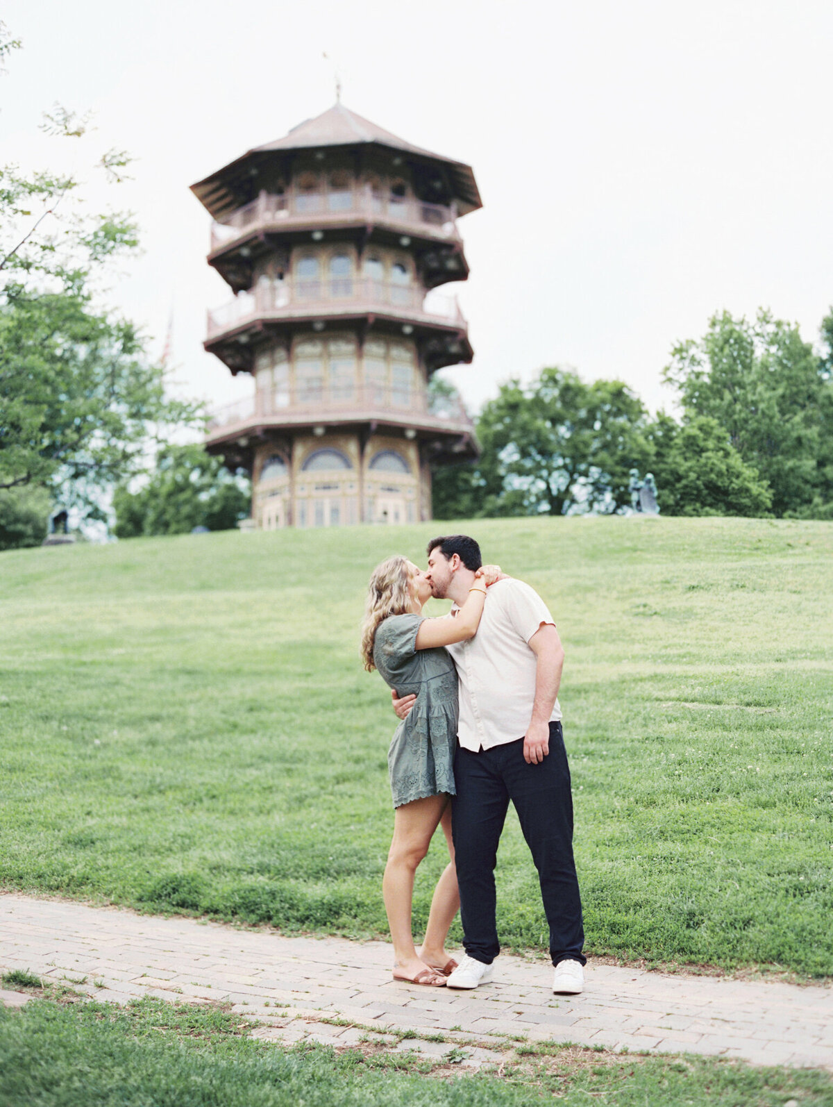 HannahDylanFilm-Mount-Vernon-Patterson-Park-Engagement-Session-Baltimore-Wedding-Phootgrapher-Nicole-Simensky-Photography-18