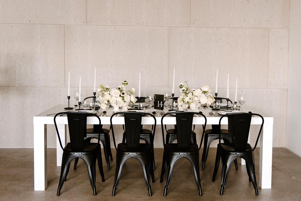 vogueweddingshoot-7white-table-black-chair-wedding-reception