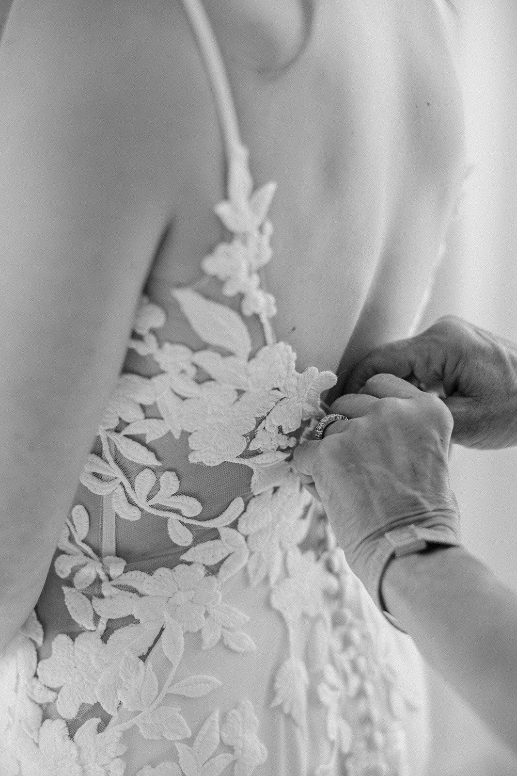 Katelyn_Tim_Bride_Prep-103