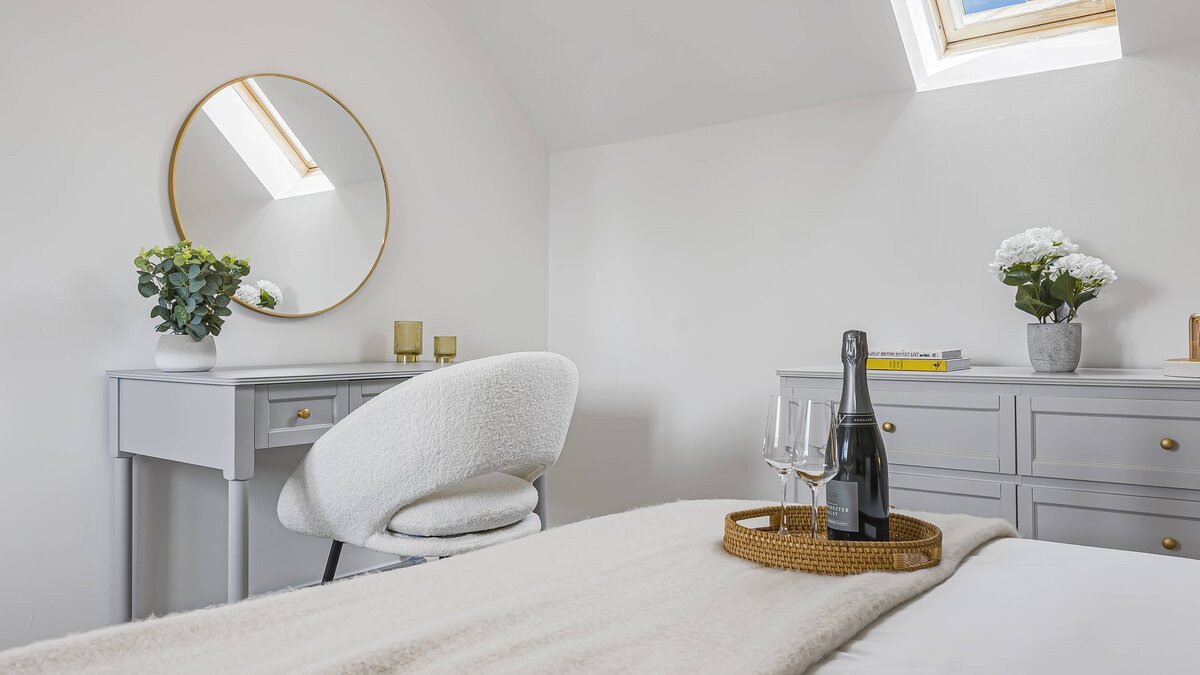 The Retreat: Luxury 2 Bedroom Cottage