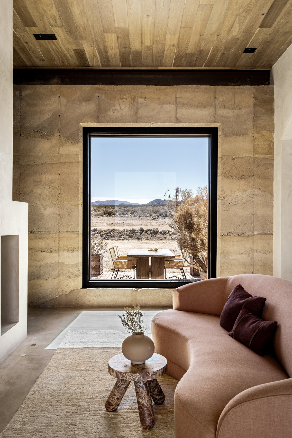 14_MAINHOUSE_pink sofa_outdoor dining