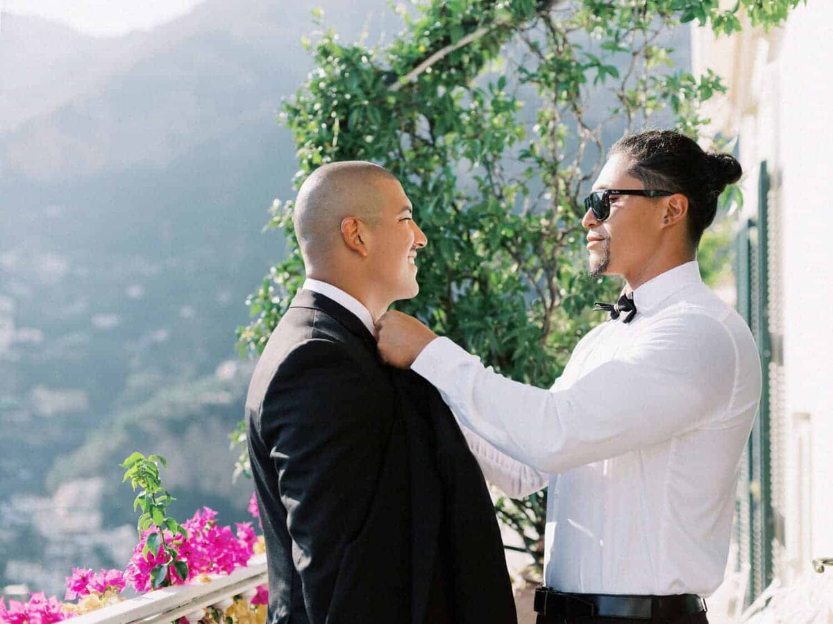 Positano-Wedding-villa-Oliviero-groomsmen-by-Julia-Kaptelova_Photography-204