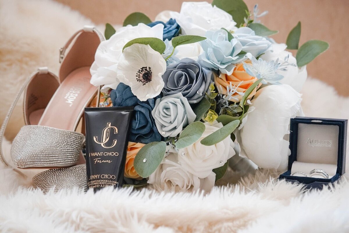 bridal-details-blue-orange-white-bouquet-wedding-rings-duneland-falls