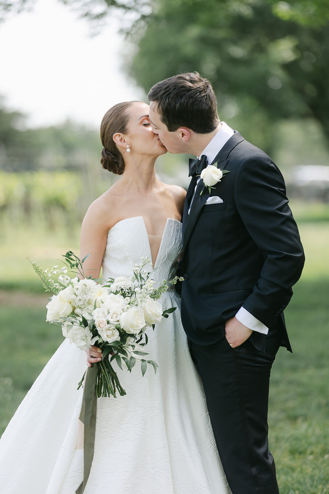 wedding-portraits-at-jonathan-edwards-winery-ct