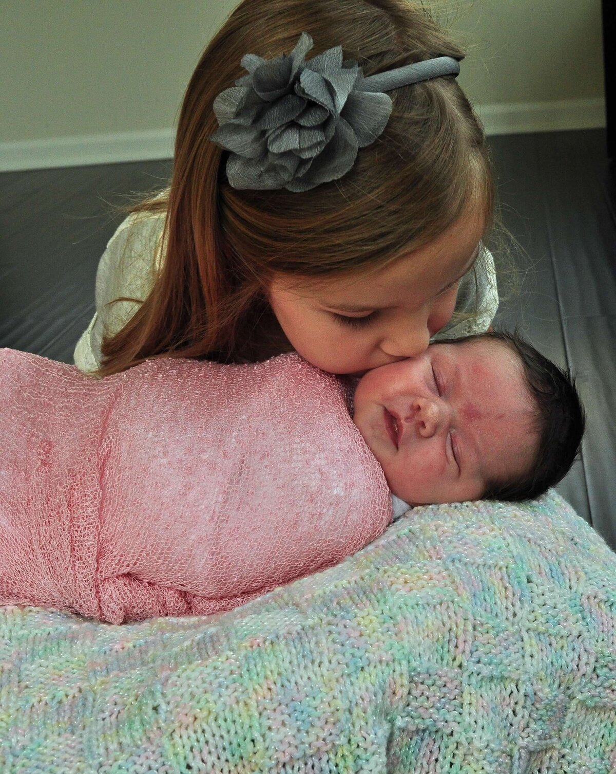 sisters kiss2