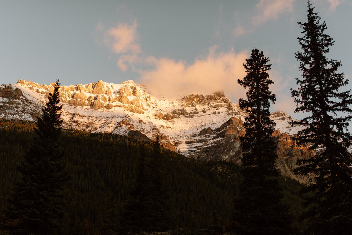moraine_lake_sunrise_banff_canada_1