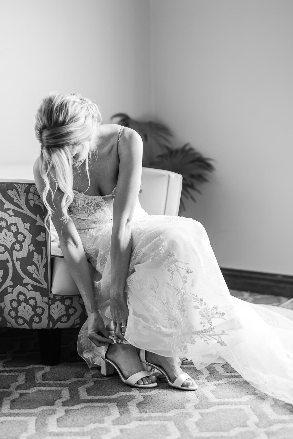 Phoenix-Wedding-Photographer-and-Videographer-Encanterra-Bride-putting-shoes-on-HilWed-1073