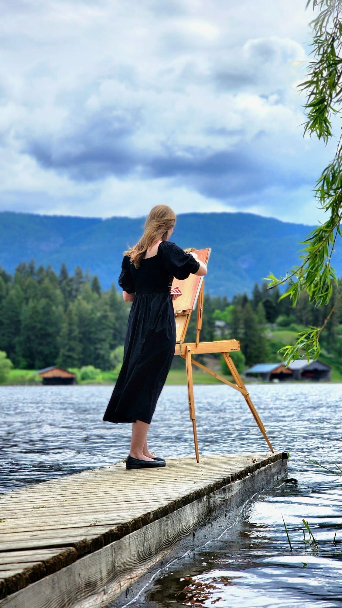 Live painter on fishing dock