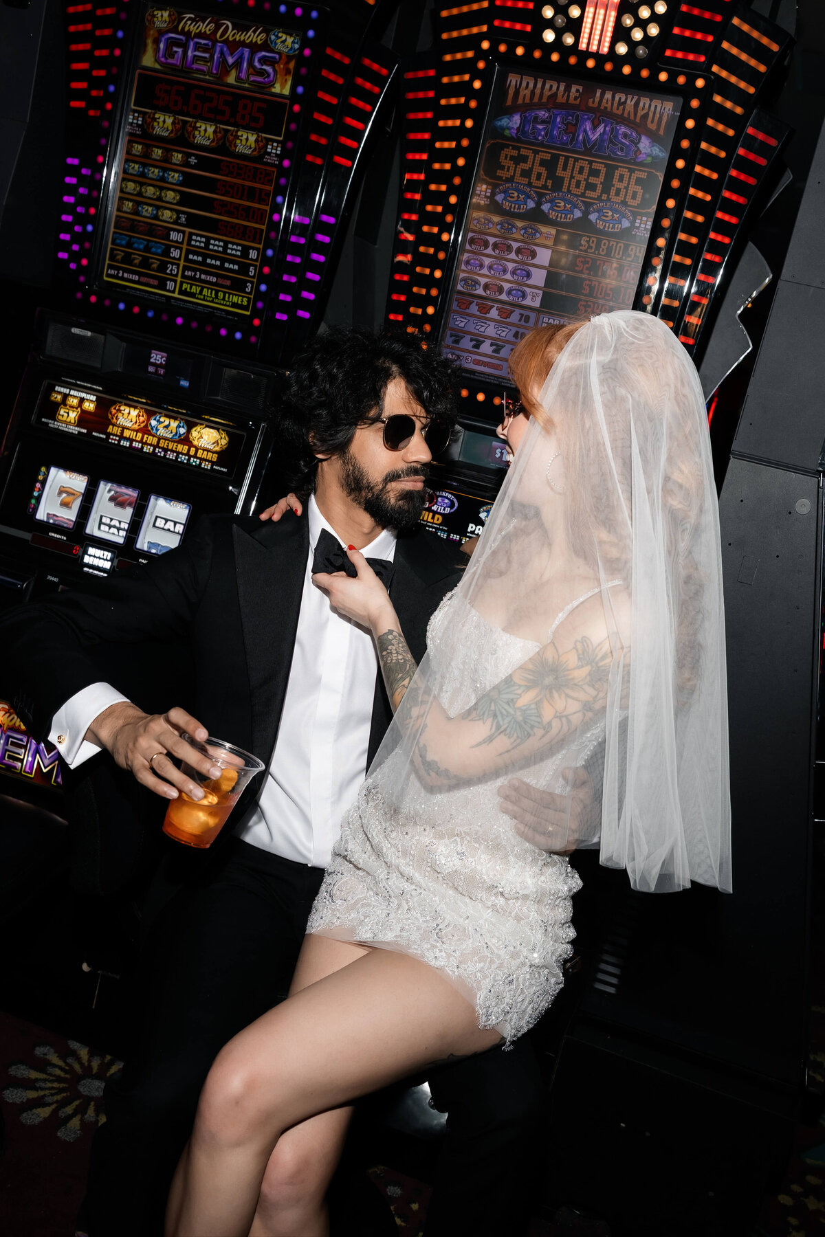 83riskyexposure_hayley-vikram_las-vegas-elopement-photography
