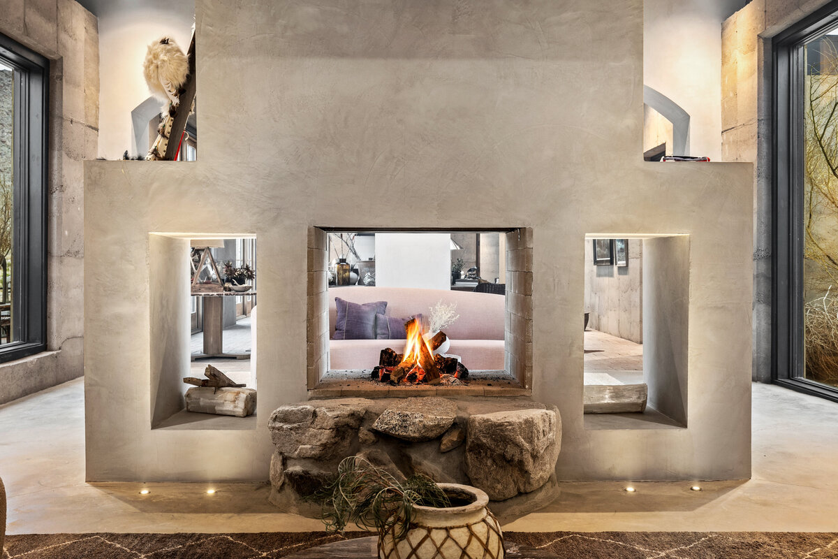 11_MAINHOUSE_stone hearth_fire