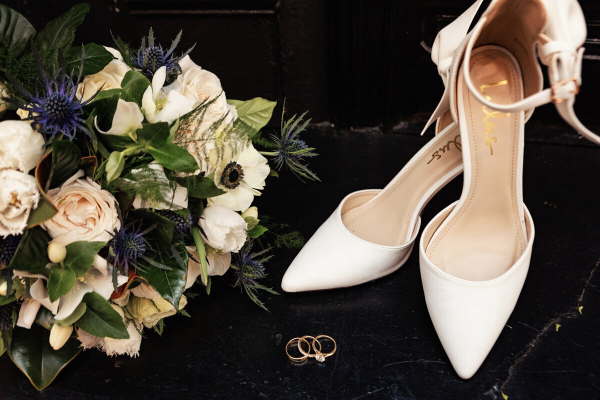 luxebylindsay-charleston-wedding-shoes-rings-flowers