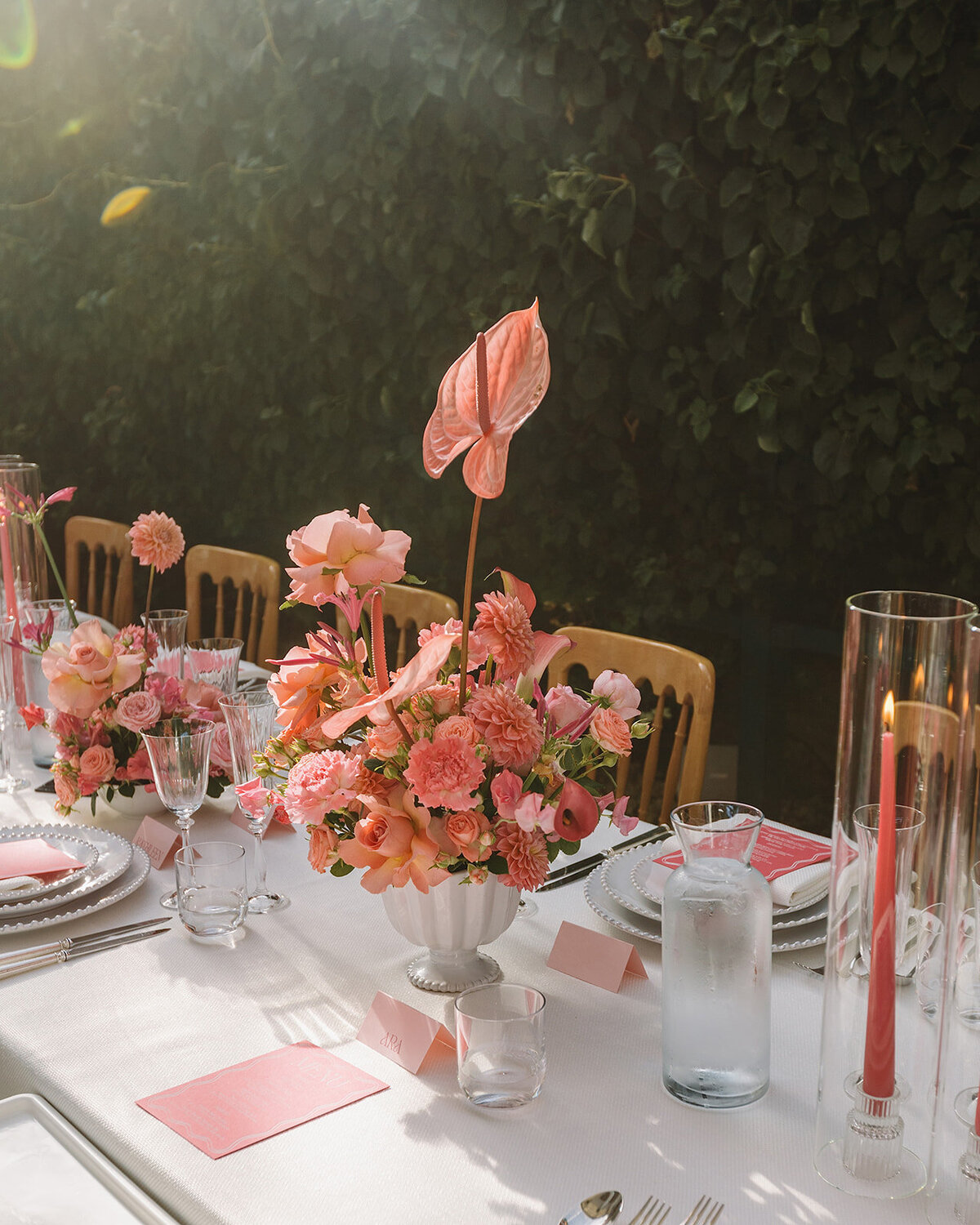 elegant-pink-table-flowers-avington-park-wedding